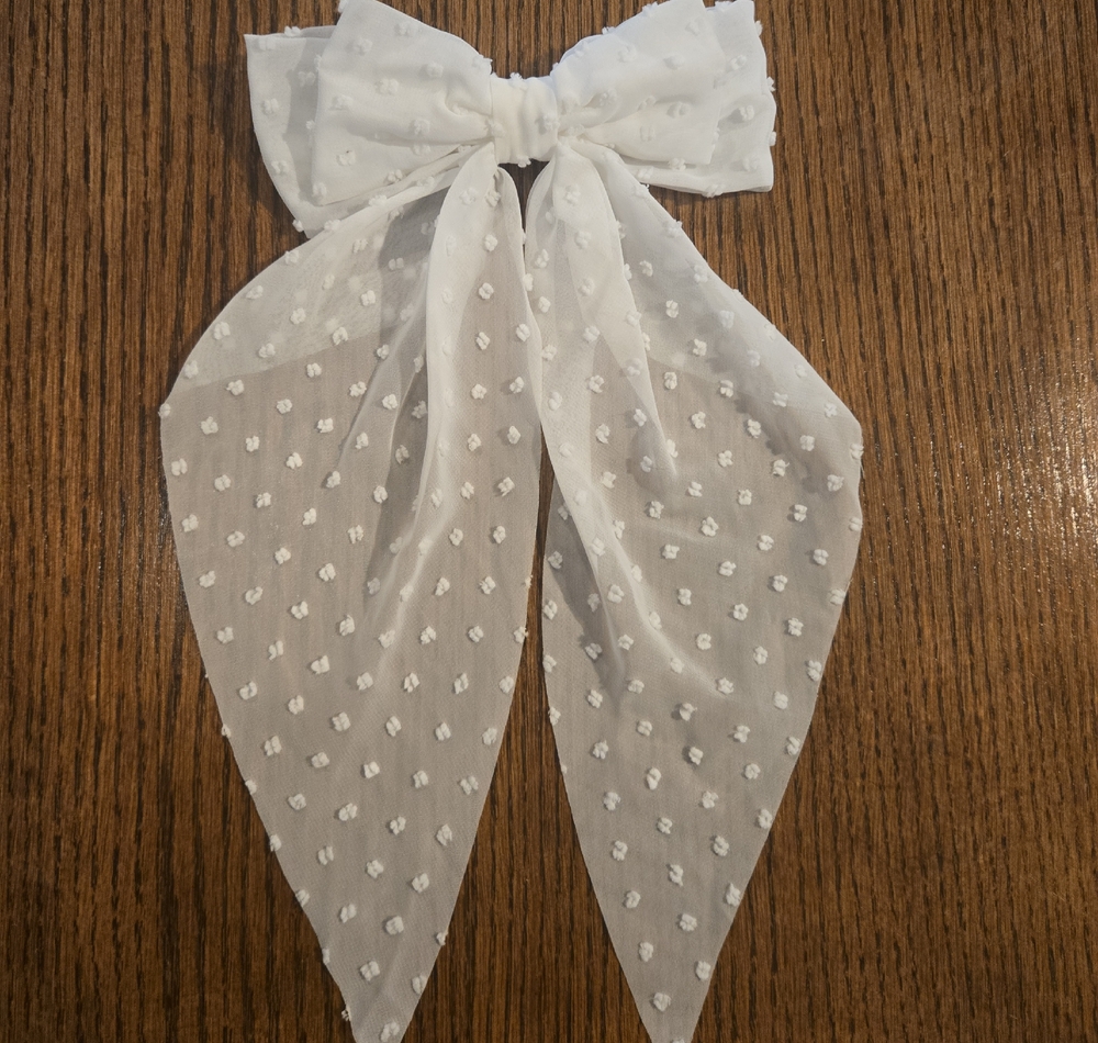 Elegant White Bow Hair Accessory